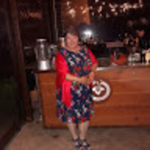 Meet your Posher, Deb - Picture 1 of 1